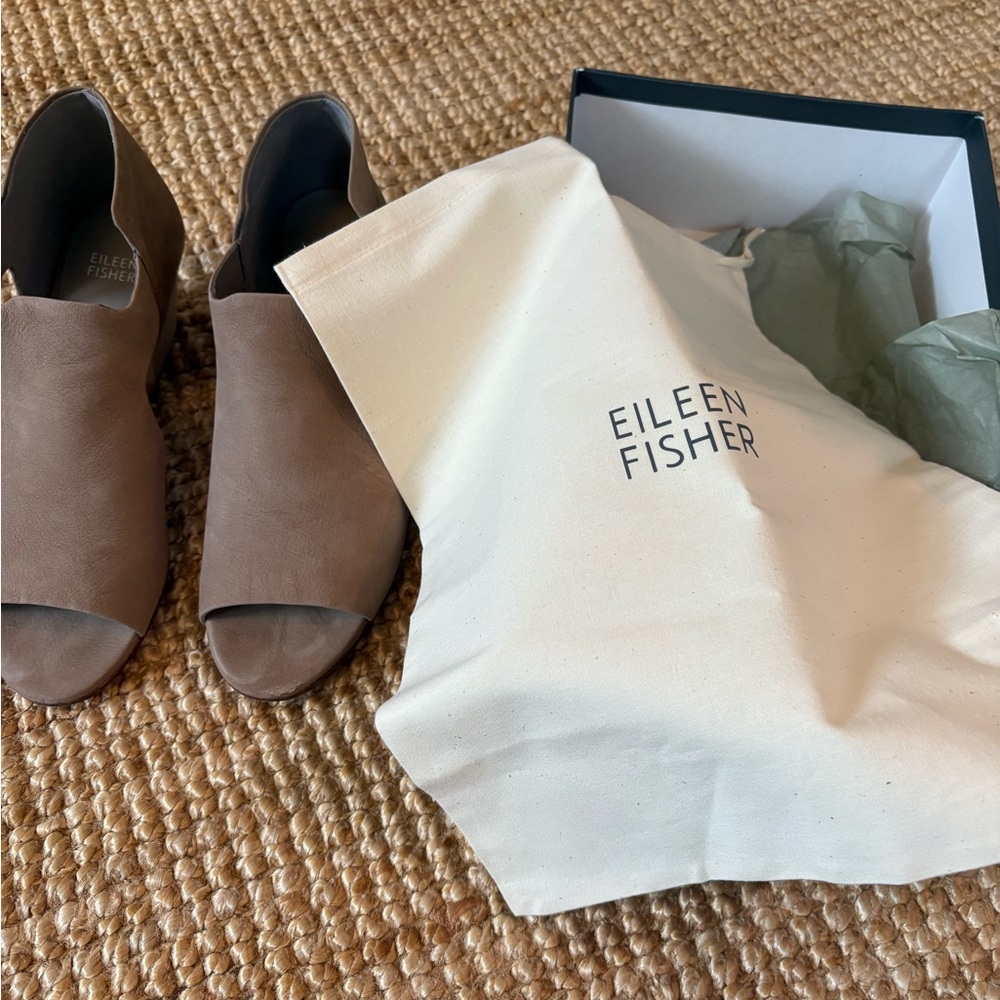 NEW Eileen Fisher Taupe Open-Toe Leather Mules